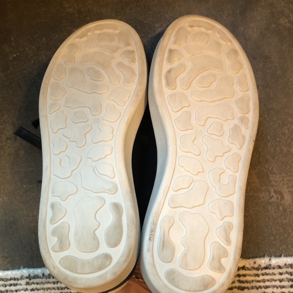 NWB Steve Madden Tassel Leather Sneakers - Picture 6 of 6